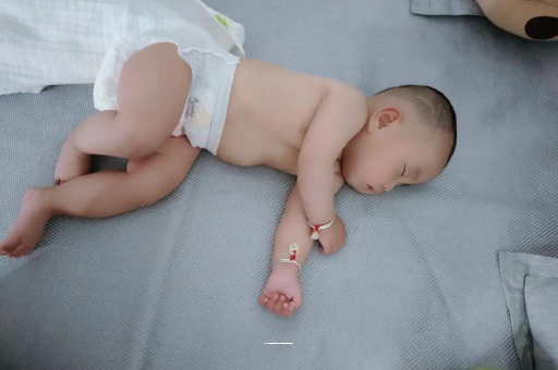 玉树三个月宝宝抬头不稳